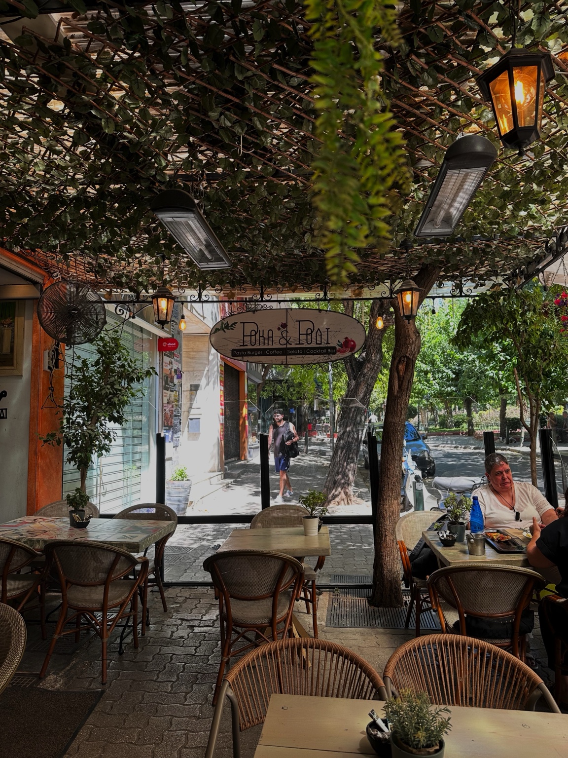 A favorite neighborhood bistrot in Kypseli