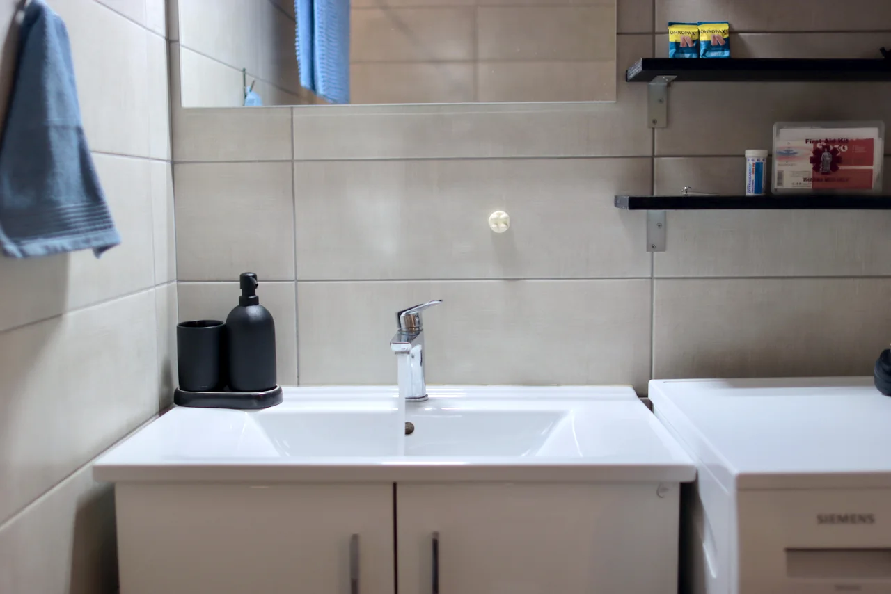 Kitchen sink and counter