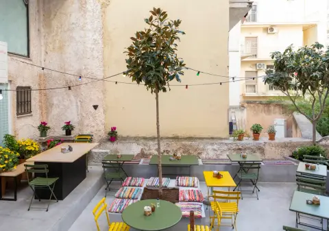 Cultivos Caffe - patio